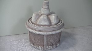 Вторая жизнь пластиковому ведру . Шкатулка из ведра .