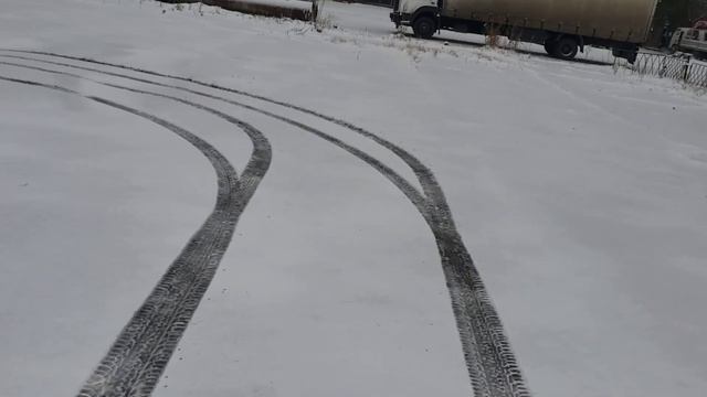 Смещение задних колес в сторону поворота, которое нужно учитывать в каждом повороте #маневрирование смотреть онлайн