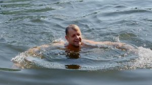 Больше, чем жив! Олег Зубков дал интервью в бассейне! Раны затянулись, остались шрамы на память!