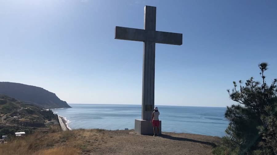 По Крыму пешком. Морское. Крест над морем, виды, рынок, улицы, пляжи, побережье смотреть онлайн