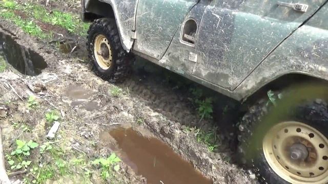 УАЗ 469 и УАЗ Патриот на военных мостах на бездорожье. смотреть онлайн