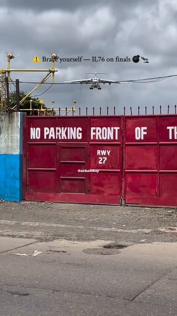 Loud landing of IL-76TD aircraft 