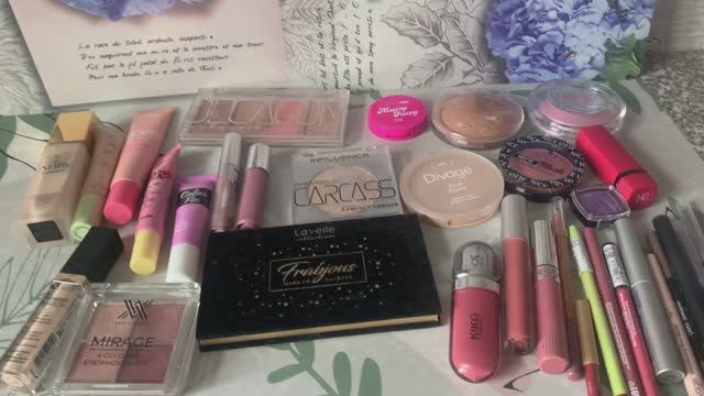 Косметичка на август 2025 г. смотреть онлайн