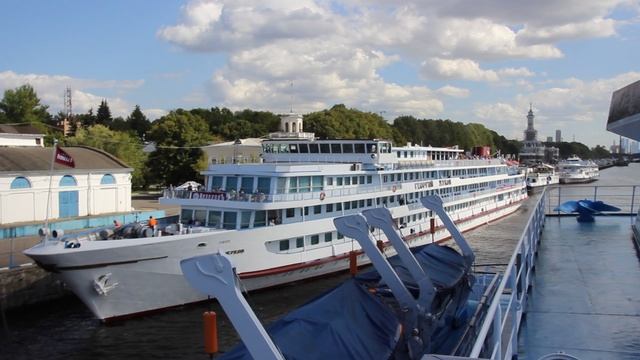 Москва. Отплытие в круиз из Северного речного порта на теплоходе Лебединое озеро! смотреть онлайн