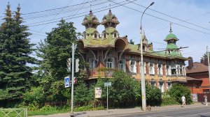 Рыбинск. Костёл Святейшего Сердца Иисуса построен в 1910 годк и Дом художников построен в 1900 году.