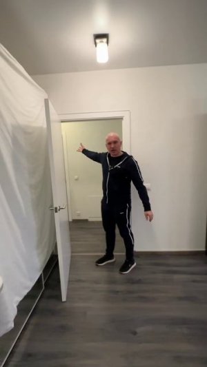 Очередные дизайнерские косяки #алексейземсков #alexeyzemskov #ремонтквартиры #гостиная #коридор