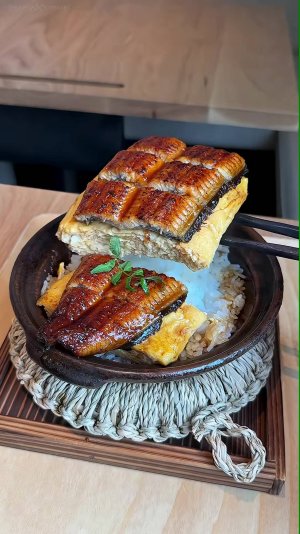 Жареный угорь с яйцом на рисе🍳