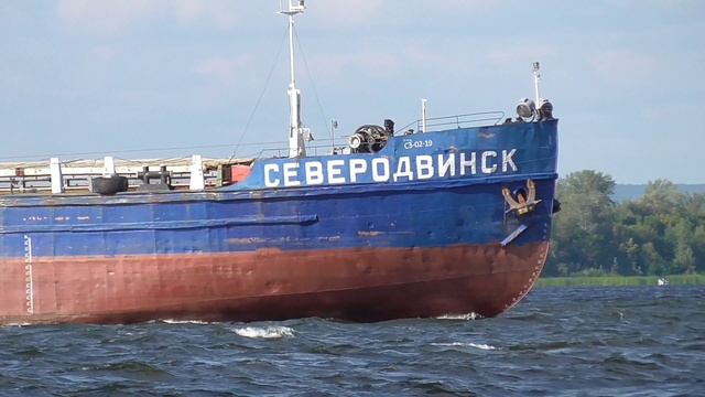 Волга.Встреча большегрузов.Сверодвинск