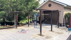 Простой и надежный навес для машины с кровлей из поликарбоната мы сделали своими руками