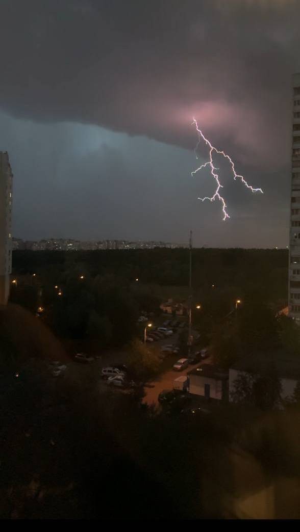 Ночная гроза в Подмосковье в начале августа 2025 смотреть онлайн