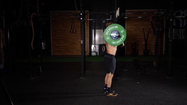 Шагающие выпады со штангой на груди / Barbell Front Rack Walking Lunge смотреть онлайн