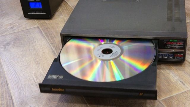 Pioneer LD-V17 LaserDisc Player смотреть онлайн
