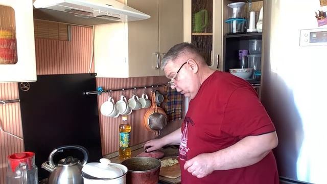 Борщ и гречневая каша с печенкой в сметане смотреть онлайн