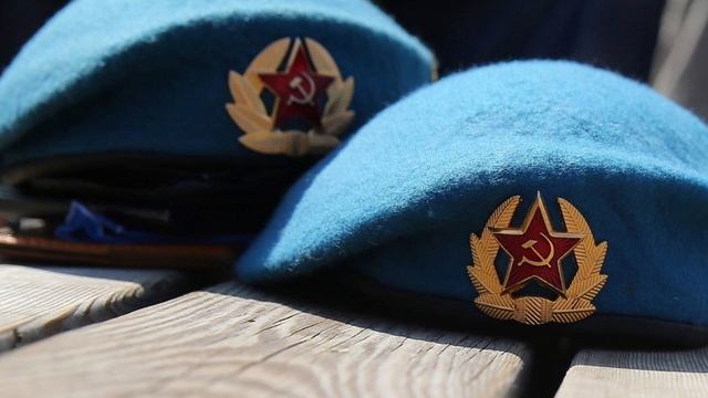 С Днём ВДВ! Десантников и всех причастных с праздником! смотреть онлайн