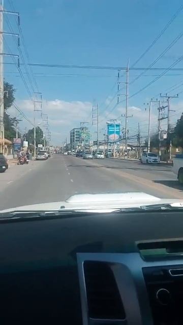 Поездка на арендном toyota hilux pickup в Makro за мясом смотреть онлайн