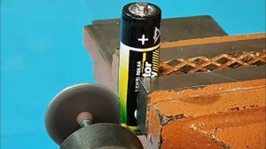 Нехитрая самоделка для бережливого мастера. Батарейки больше не выбрасываю