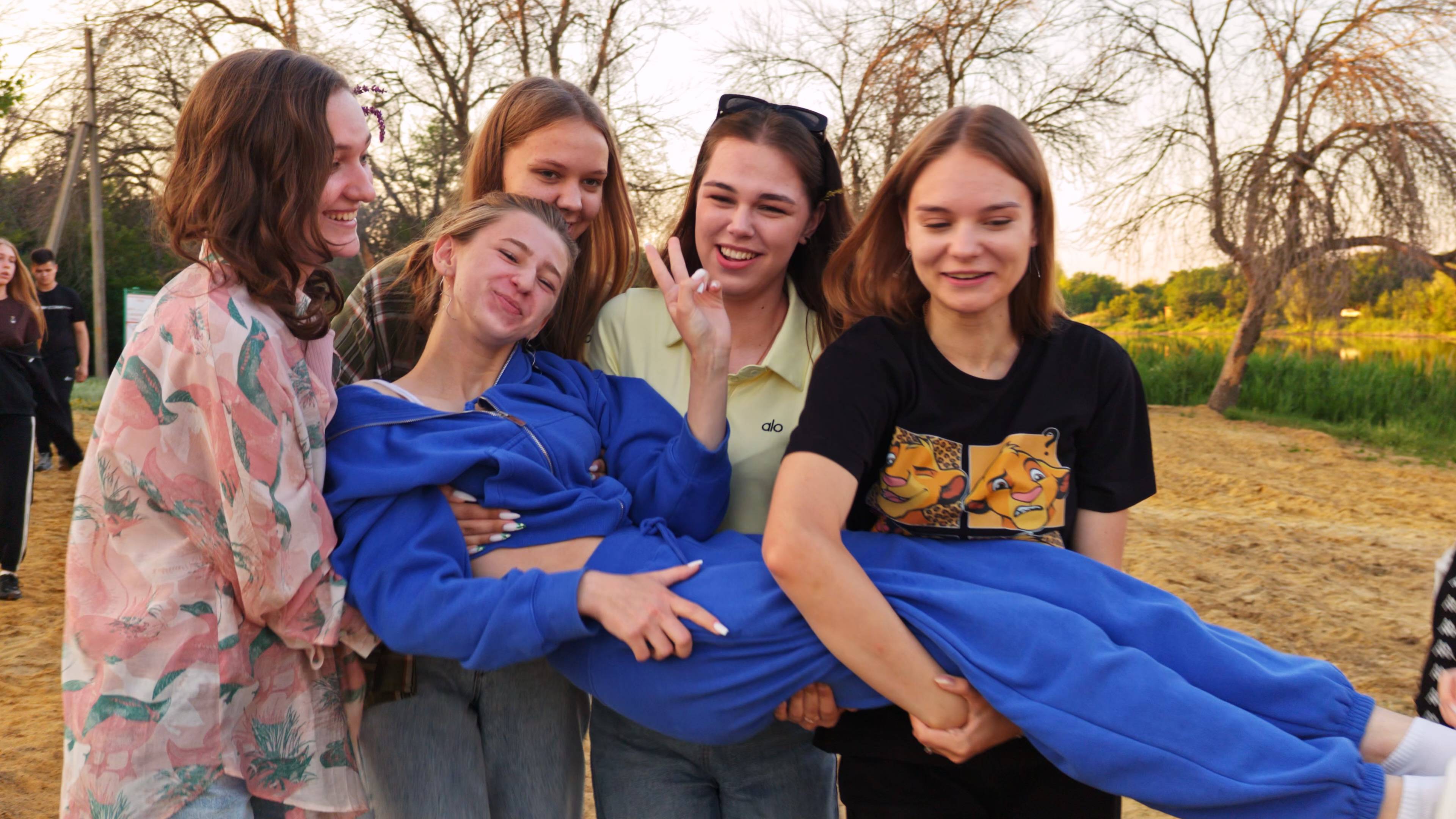 Выпускники МОУ СОШ №5 г. Миллерово - Жить в кайф