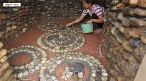 София 33. София делает каменный пол в помещениях в горе.