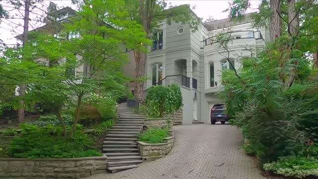 КРАСИВЫЕ дома в Торонто рядом с центром города — престижные районы Роуздейл смотреть онлайн