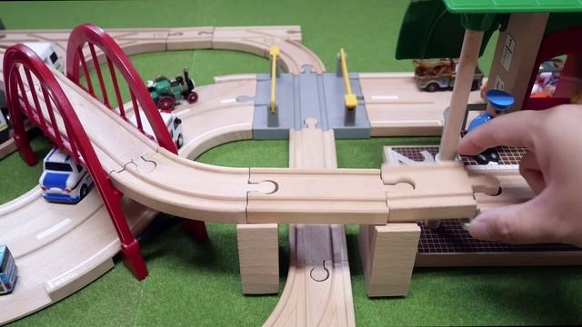 Игрушечная железная дорога. Обзор детской железной дороги. Игрушечные поезда. смотреть онлайн