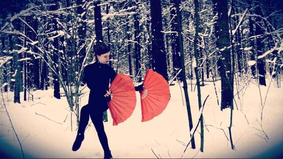 Лес вечной зимы 2022. Танец с веерами среди настоящей зимы на песню Kaze No Torimichi Сары Брайтман