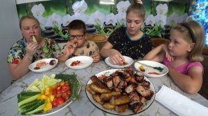 мукбанг шашлык и овощи