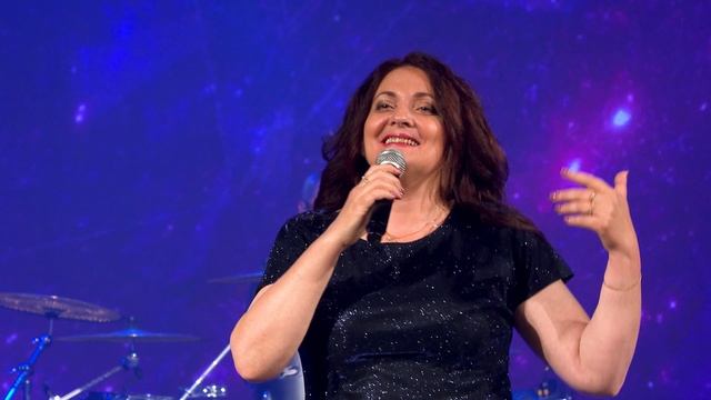 Лариса Андреева "Имбирный чай"
Стихи: Наталья Алетина
Музыка и исполнение: Лариса Андреева смотреть онлайн