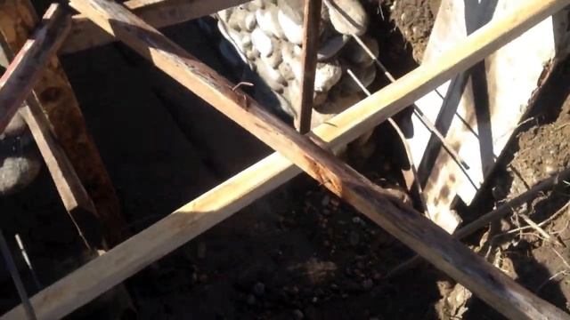 СМОТРОВАЯ ЯМА ИЗ РЕЧНОГО КАМНЯ СВОИМИ РУКАМИ!