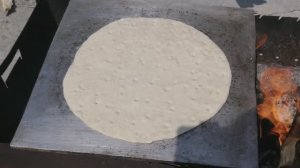 Как приготовит лаваш без дрожи, печем лаваш на мангале во дворе, получилосьмягкий лаваш,легкои быс