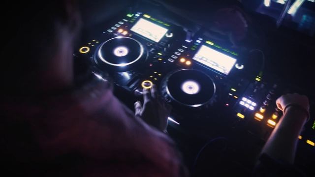 Dancing in the kingdom of crooked mirrors. смотреть онлайн