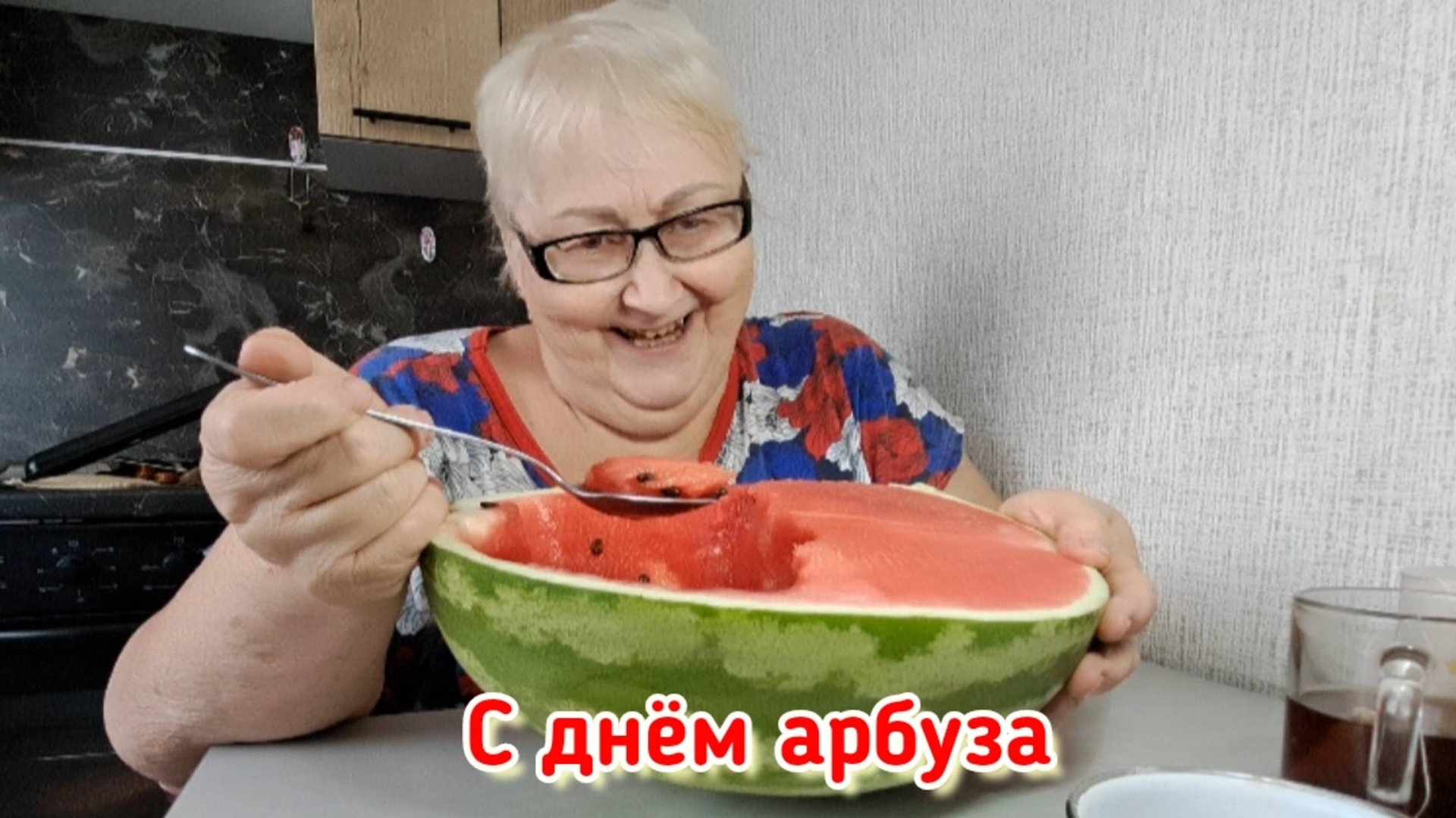 Красивые всё умеют, а если не умеют, то они притворяются. смотреть онлайн