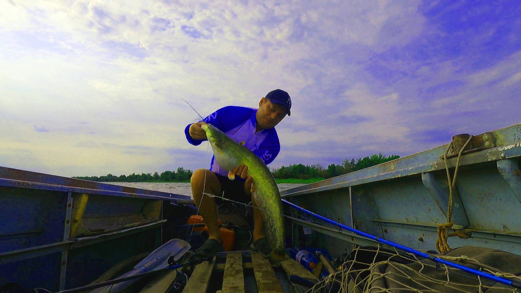 Лучшая насадка на сома Рыбалка в Астрахани смотреть онлайн