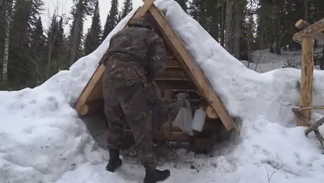 МОЯ КРОШЕЧНАЯ ИЗБУШКА И БЫТ В НЕЙ КОРОТАЮ ДЕНЬ В ЗИМОВЬЕ НАРУБИЛ ДРОВ НОЧЬ В ИЗБЕ. ШТУРМ РЕШЕНИЕ смотреть онлайн