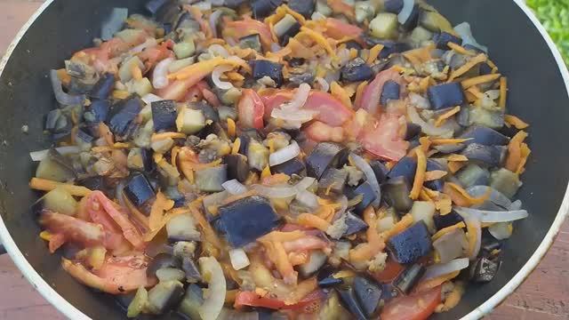 Овощное рагу из баклажанов на сковороде смотреть онлайн