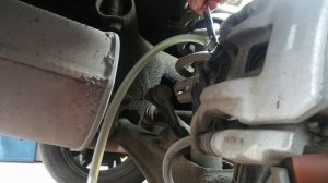 Замена тормозной жидкости Mitsubishi Outlander III