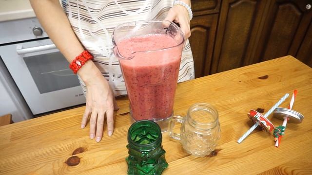 Смузи из чёрной смородины смотреть онлайн
