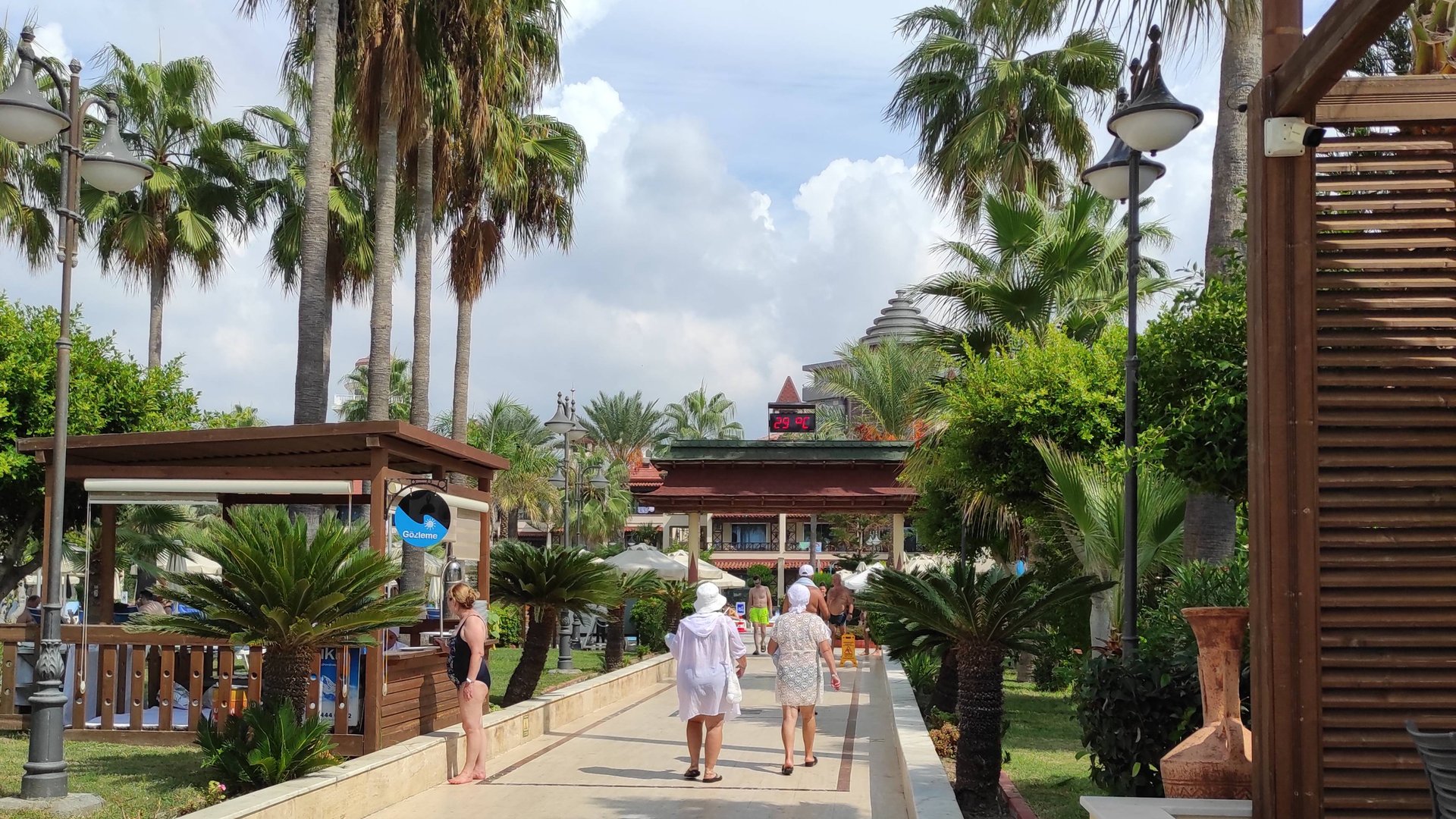 Saphir Hotel & Villas 5* 1 часть 2024 смотреть онлайн