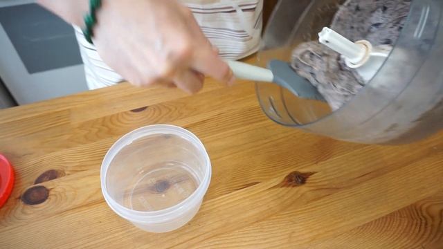 Мороженое из банана с маком и изюмом смотреть онлайн
