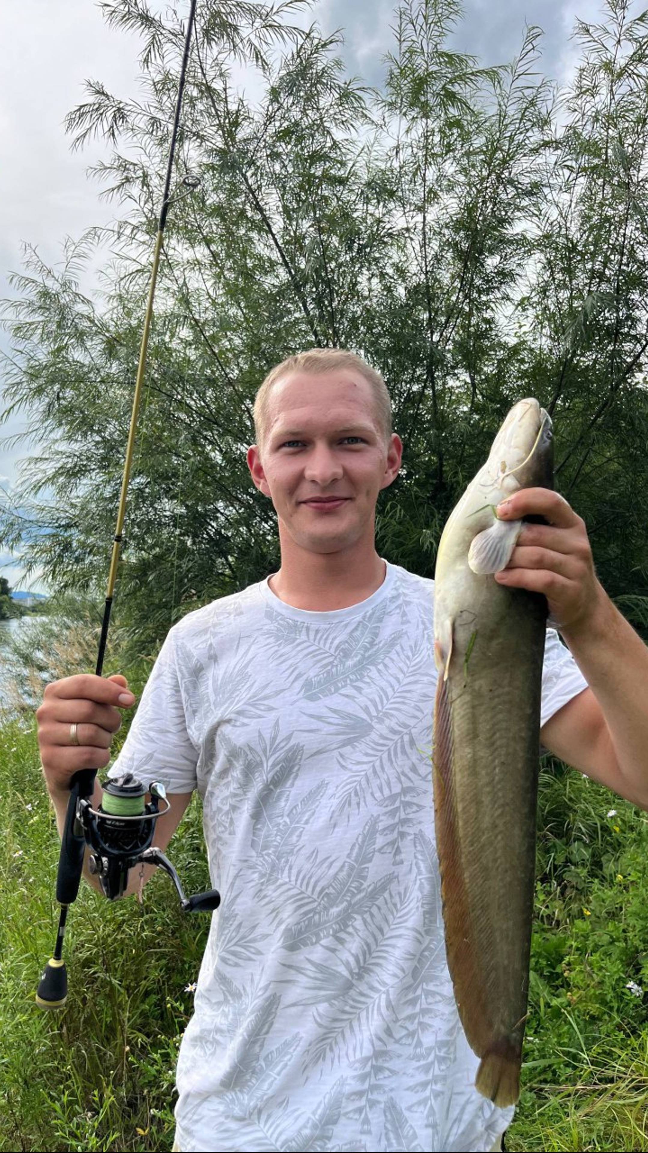 Сом на ультралайт! Рыбалка в ЕАО. смотреть онлайн