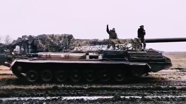 Песня про СВО - ВЫ,ДЕРЖИТЕСЬ РЕБЯТА! - ЛЮБАША смотреть онлайн