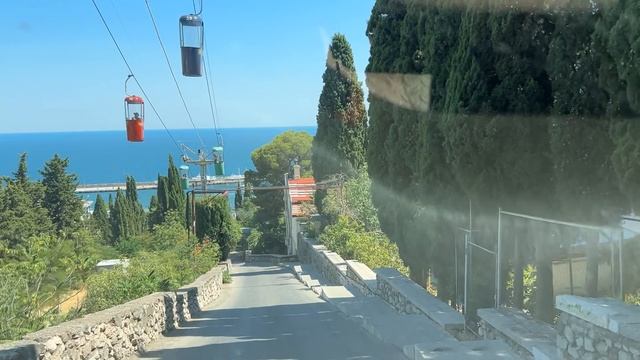 Ялта. Улица Войкова, от ул. Халтурина до Садовой/Кирова ул. 26.07.2025. Крым. Crimea. Yalta. смотреть онлайн