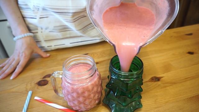 Смузи клубнично-банановый