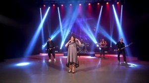 Лариса Андреева "Крылья" 
Стихи: Наталья Алетина 
Музыка и исполнение: 
Лариса Андреева