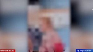 Женщина избила ремнем чужого ребенка, заставив есть с пола кашу