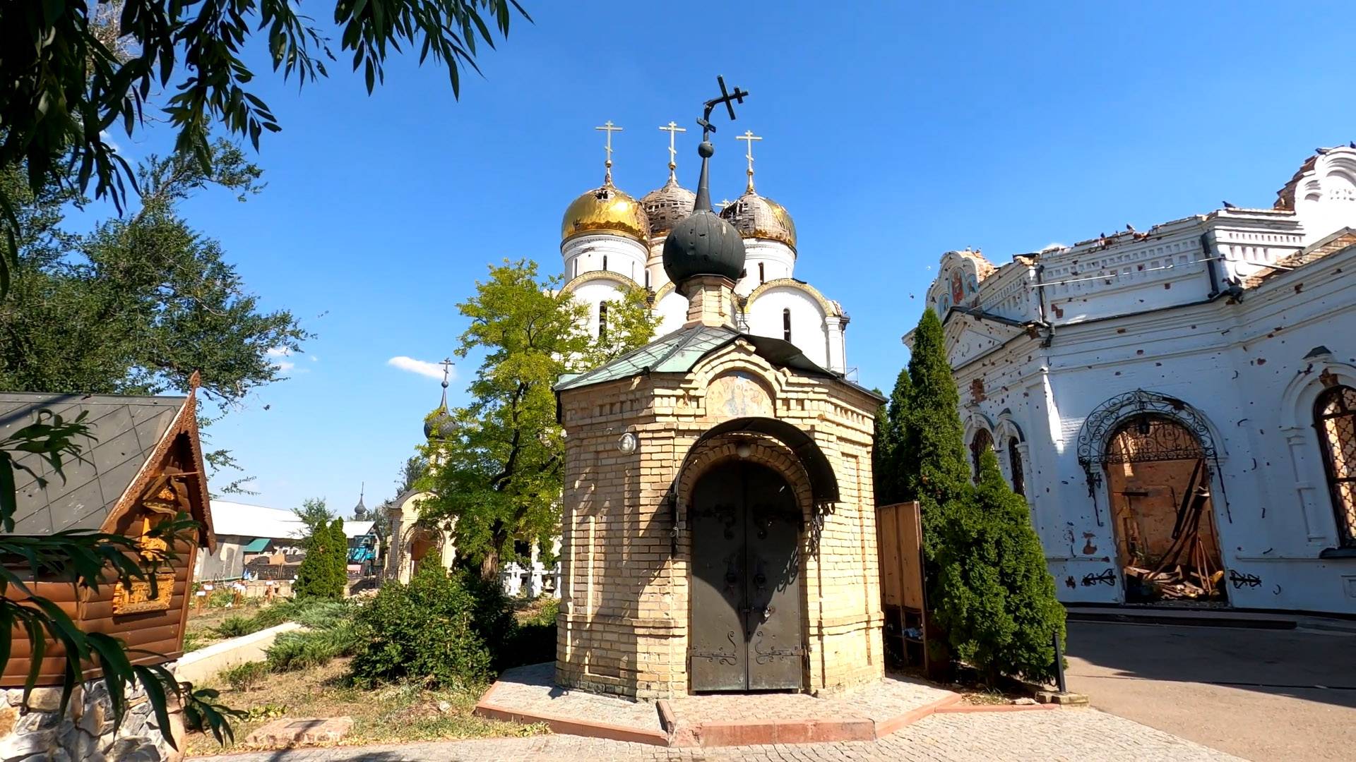 Территория Свято-Успенского Николо-Васильевского женского монастыря под Угледаром (построен в 1912г) смотреть онлайн