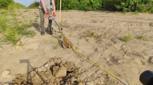 Зачётный якорь на песке  .  Его  лучшая  конфигурация  со стропами Анкари.