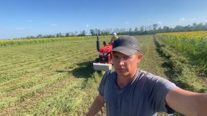 Переворачиваем и тюкуем сено !! Жизнь в деревне