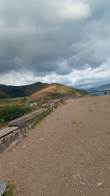 Армения озеро Севан горы тучи