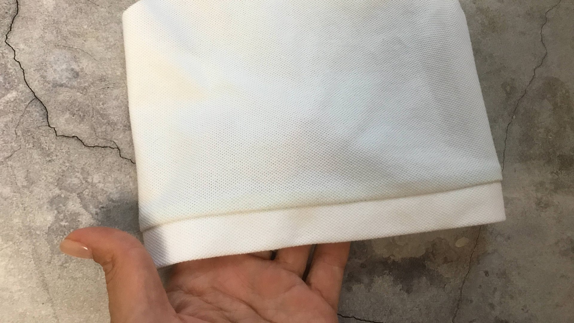 Подгибка рукавов и низа футболки оверлоком, имитация притачной манжеты