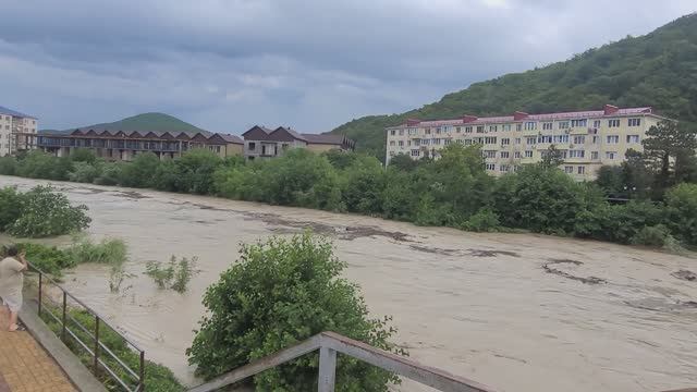 Новомихайловский проснулись утром под звуки сирены 🚨 смотреть онлайн